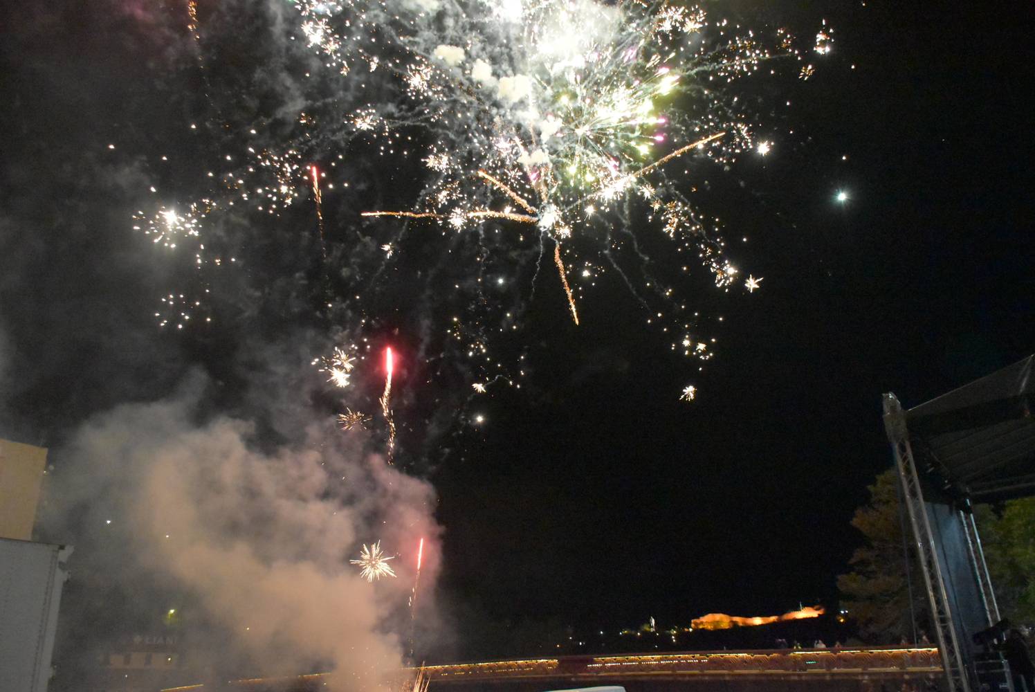  Празнична заря 